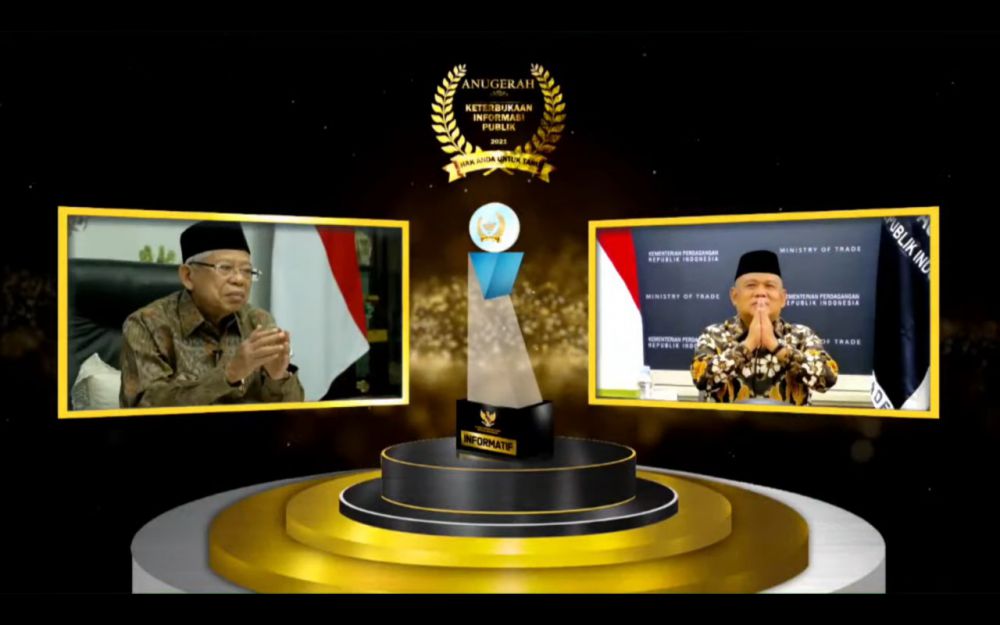 Kementerian Perdagangan meraih penghargaan dalam acara Penganugerahan Keterbukaan Informasi Badan Publik yang diselenggarakan Komisi Informasi Pusat secara virtual di Jakarta, Selasa (26 Okt). Pada kesempatan tersebut, Sekretaris Jenderal, Suhanto menerima penghargaan secara langsung dari Wakil Presiden Republik Indonesia, K.H. Ma’ruf Amin.