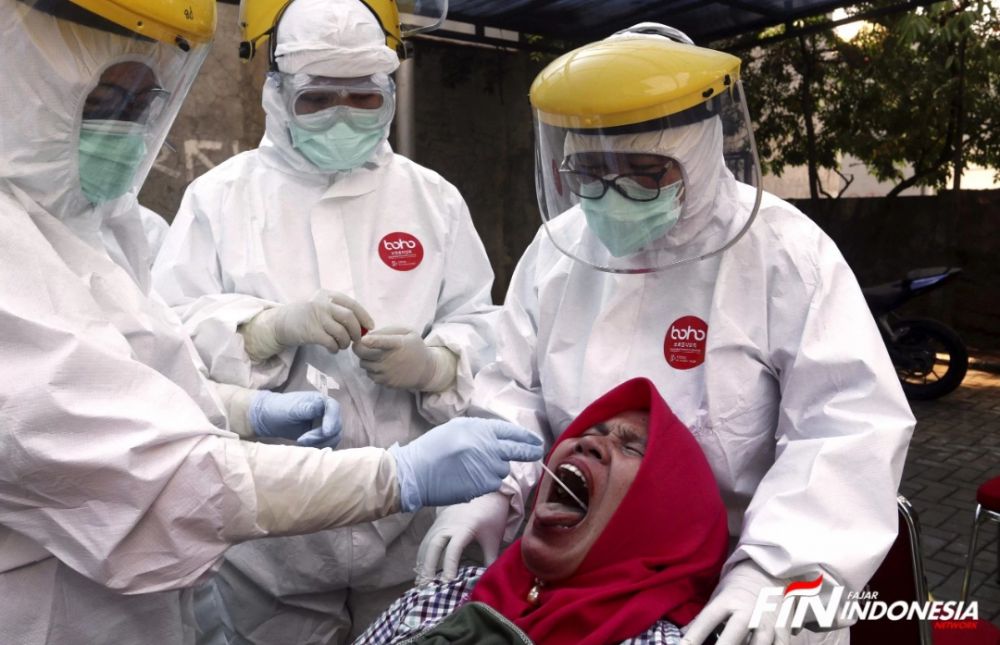 Ilustrasi tes swab PCR. 