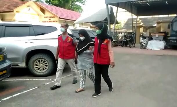 Pelaku pembuang janin bayi yang ditemukan di Sungai Putri, Danau Sipin, Kota Jambi baru-baru ini berhasil ditangkap, ternyata masih berstatus sebagai mahasiswi
