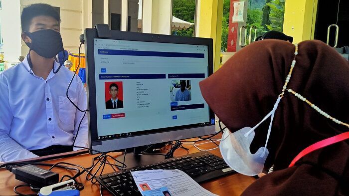 Pemeriksaan calon peserta CPNS yang akan ikut tes CPNS di Pemkab Enrekang. 