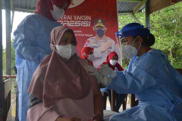 Vaksinasi salah satu upaya untuk bebas dari Covid-19