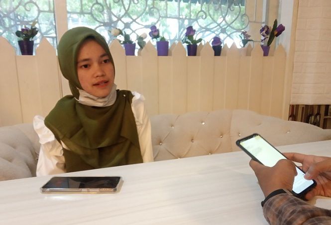 Resa, gadis berusia 19 tahun yang kini viral.