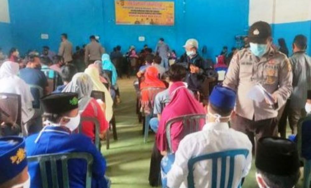 Warga antusias mengikuti Vaksinasi Covid-19.