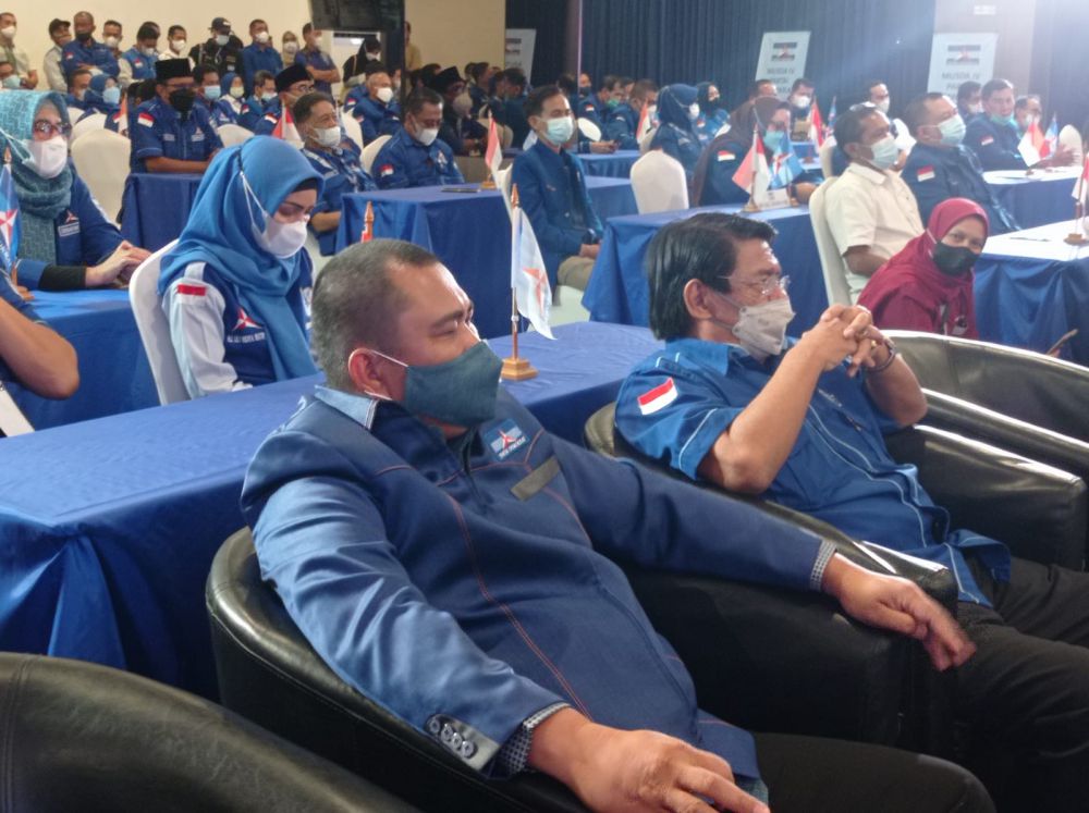 Burhanuddin Mahir dan Mashuri.