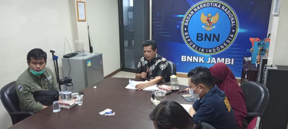 Pihak BNN Kota Jambi saat memaparkan hasil kegiatan selama tahun 2021, dan ternyata masih ada lokasi yang rawan peredaran narkoba dan menjadi PR tahun 2022.