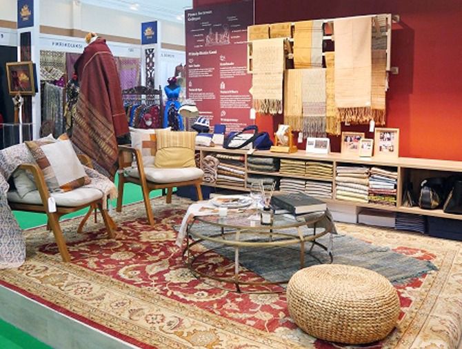 Pameran Tenun Batak, Ekosistem Budaya & Masyarakat diselenggarakan Rumah Komunitas Jabu Bonang dan PT Toba Tenun Sejahtera berlangsung sejak 9-13 Februari 2022 di JCC Hall A Jakarta.