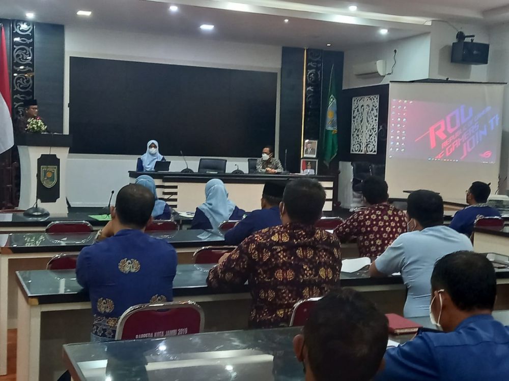 LAUNCHING APLIKASI: Wakil walikota Jambi melaunching aplikasi Sistem Informasi Data Gender dan Anak (SIGA) di Aula Bappeda Kota Jambi, kemarin (7/4).