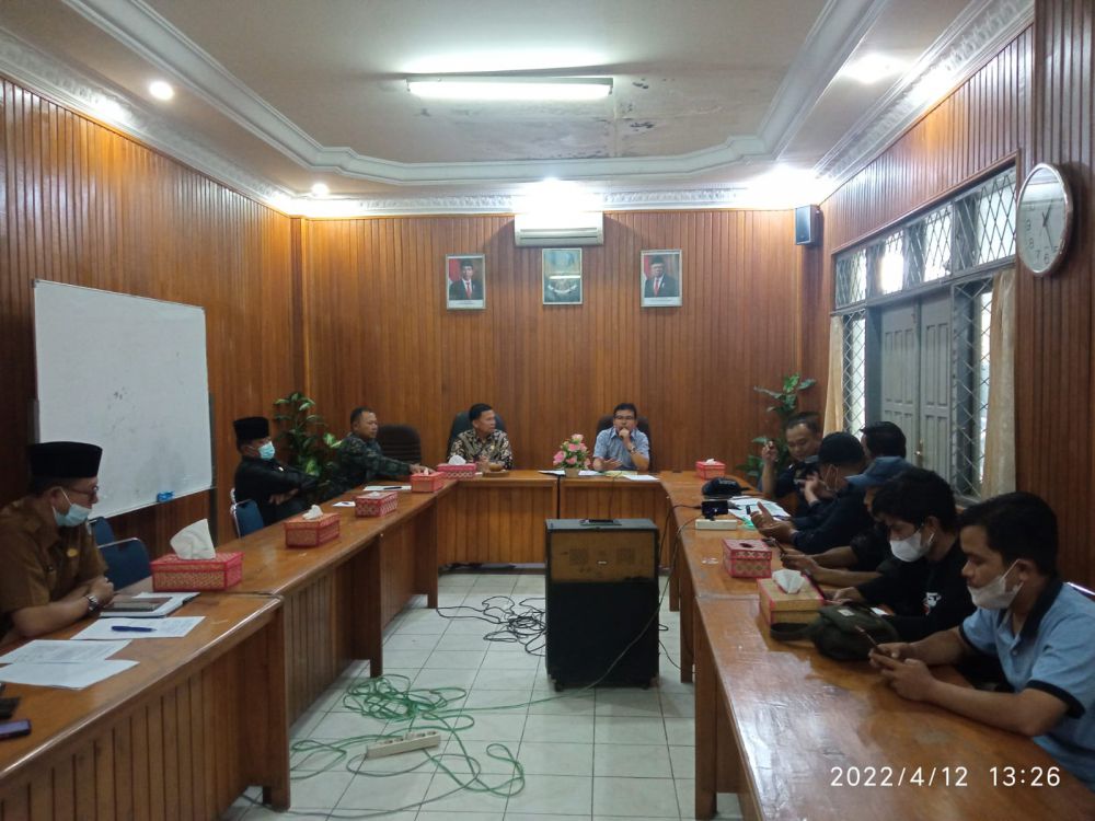 Audiensi antara Aliansi Bumi Kerinci dengan DPRD Kerinci diruangan DPRD Kerinci, Selasa (12/4/2022).