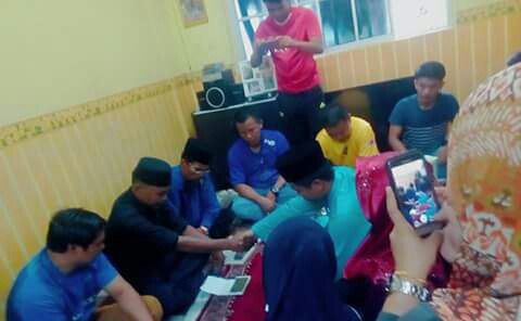 Prosesi akad nikah salah seorang TKI warga Kerinci di Malaysia beberapa waktu lalu. Tanpa dihadiri pengantin perempuan.