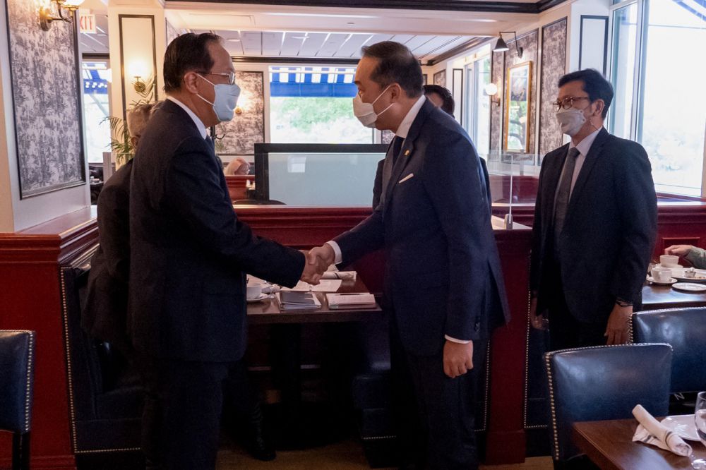Menteri Perdagangan RI, Muhammad Lutfi melakukan pertemuan bilateral dengan Menteri Perdagangan Kamboja, Pan Sorasak di Washington D.C, Amerika Serikat, Kamis (12 Mei).