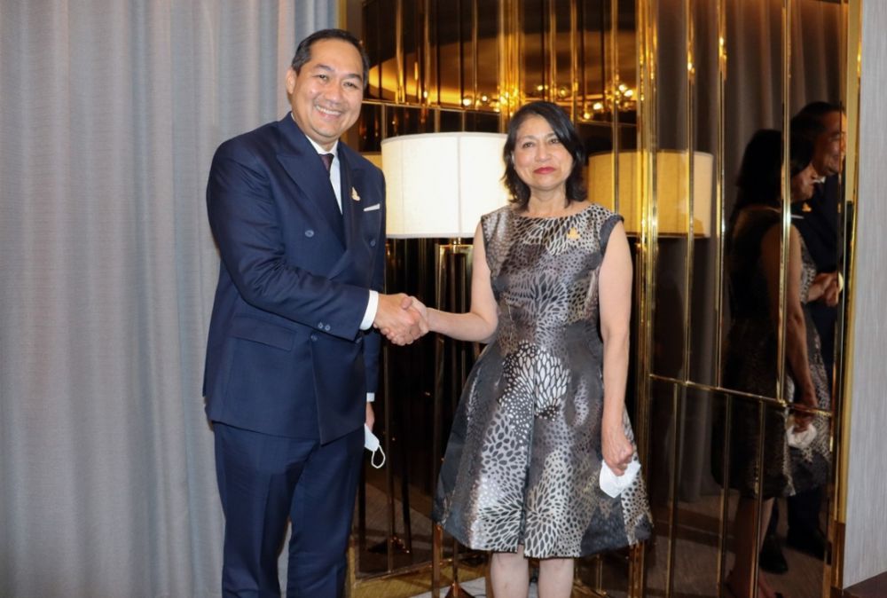 Menteri Perdagangan RI, Muhammad Lutfi melakukan pertemuan bilateral dengan Wakil Menteri Perdagangan Luar Negeri Peru, Ana Cecilia Gervasi di Bangkok, Thailand, Sabtu 21 Mei.