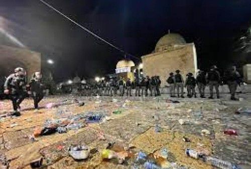 Tentara Israel serang warga Palestina di Masjid Al Aqsa.