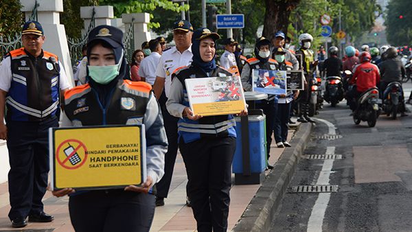 Perda Kawasan Tanpa Rokok (KTR) di Surabaya sudah diputuskan di mana denda Rp 50 juta merokok di sembarangan tempat.