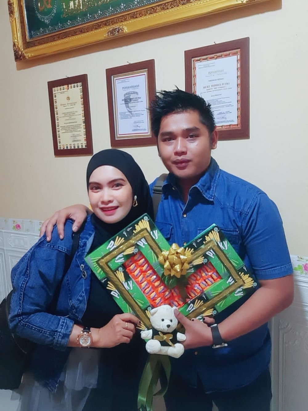 Teks Foto: Bucket Echa memperlihatkan rangkaian bucket miliknya. Rangkaian bucket milik Echa mulai banyak diminati