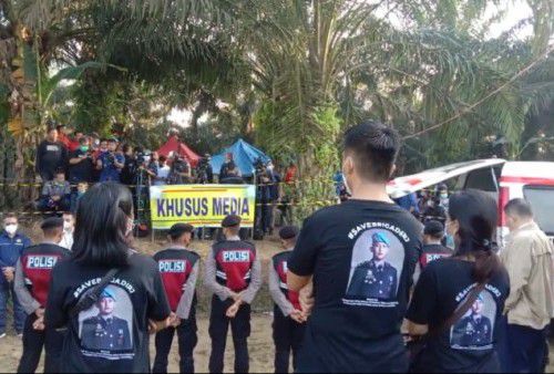 Pihak keluarga menperkenalkan tagar Save Brigadir J.