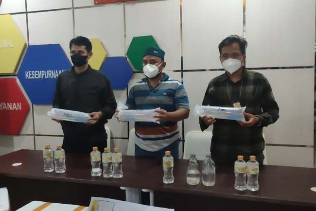 Barang bukti benur di dalam kantong plastik yang berhasil diamankan Bea Cukai Sumabgtim. 