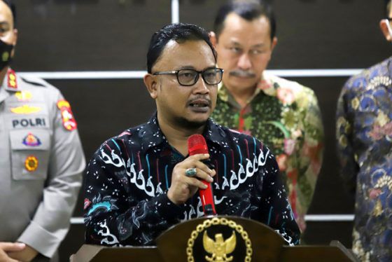 Komisioner Komnas HAM Muhammad Choirul Anam membantah terkait pemberitaan yang menyebutkan Brigadir Nopryansyah Yoshua Hutabarat alias Brigadir J dibunuh di jalan antara Magelang hingga Jakarta.