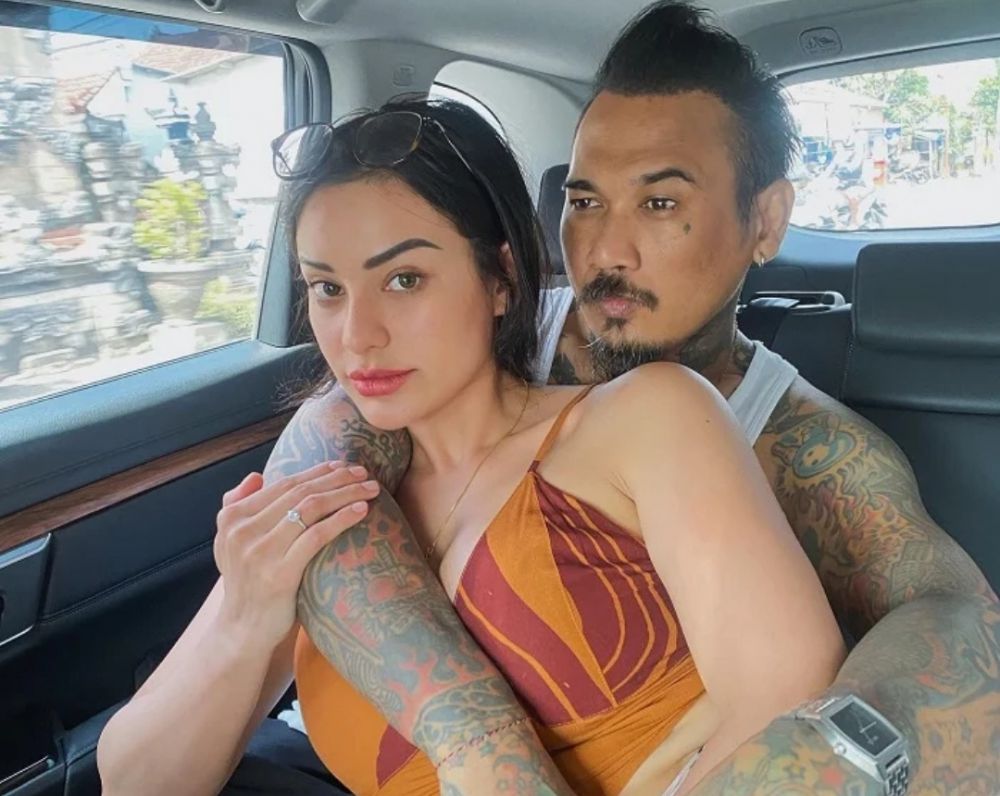 Nora Alexandra pamer kemesraan dengan Jerinx.