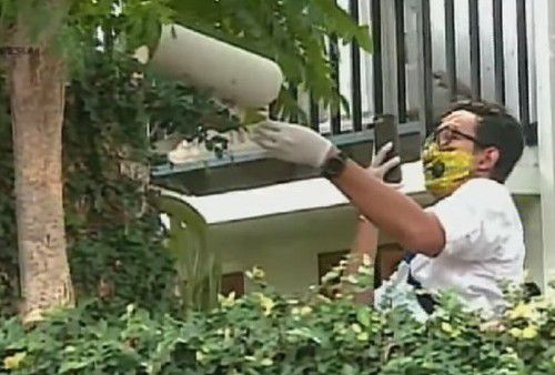 Pemeriksaan terhadap CCTV atau Kamera pengawas di rumah dinas Irjen Pol Ferdy Sambo. 