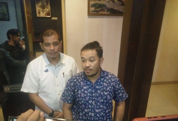 Kuasa hukum keluarga Yosua Hutabarat memberi keterangan pers usai penetapan Irjen Ferdy Sambo sebagai tersangka. 