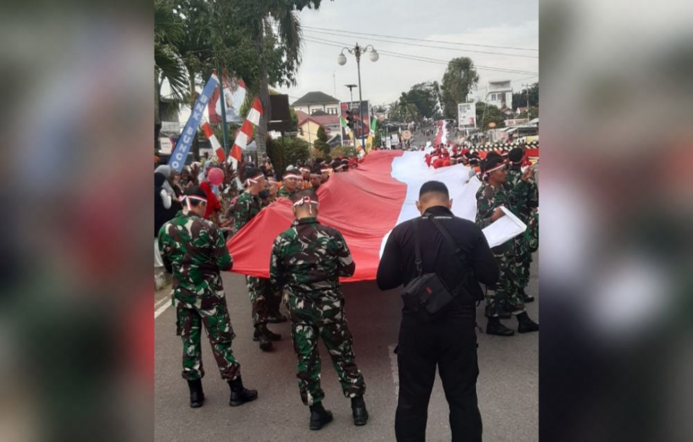 Bendera Sepanjang 2.500 Meter Melintasi Kota Muara Bungo.