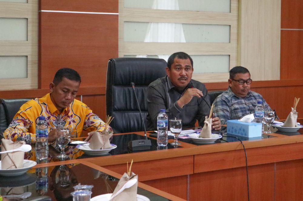 Bupati Bungo didampingi wak bupati dan Sekda memimpin rapat terkait tingginya inflasi di Bungo

