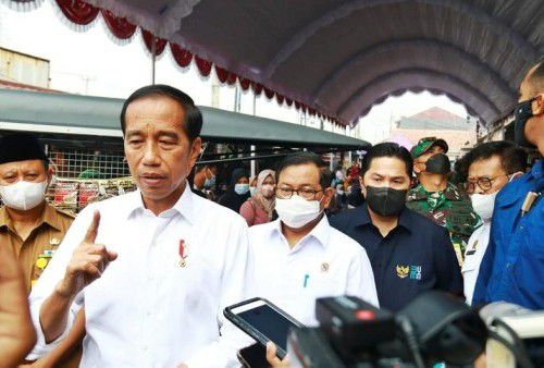 Presiden Joko Widodo (Jokowi) menghadiri langsung pembagian bantuan ATENSI dari Kemensos untuk masyarakat Subang. 