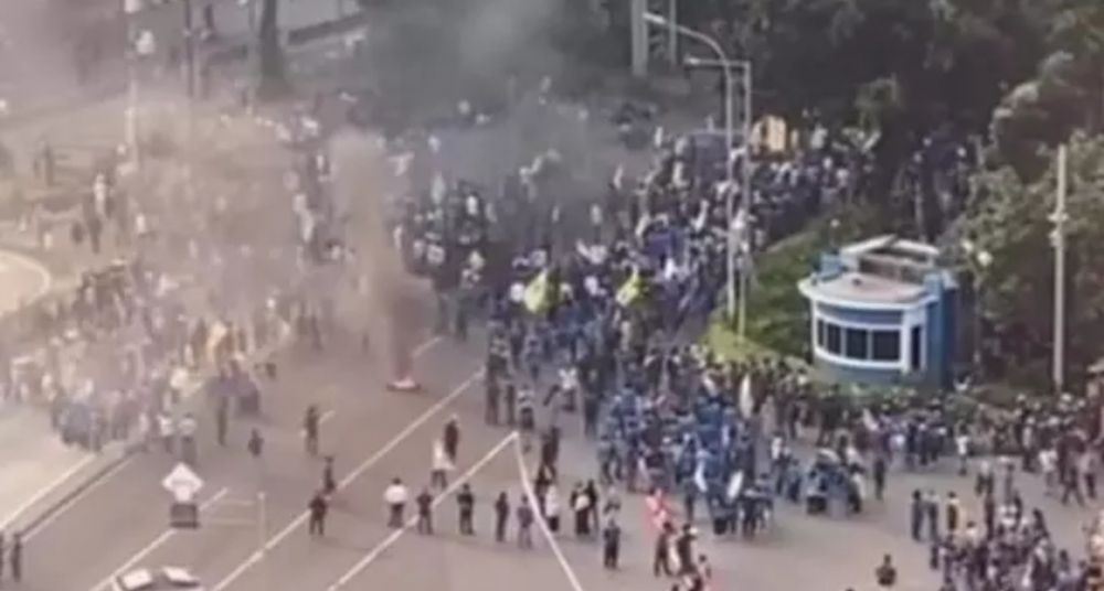 Demo tolak kenaikan BBM Ricuh di Jakarta Pusat.