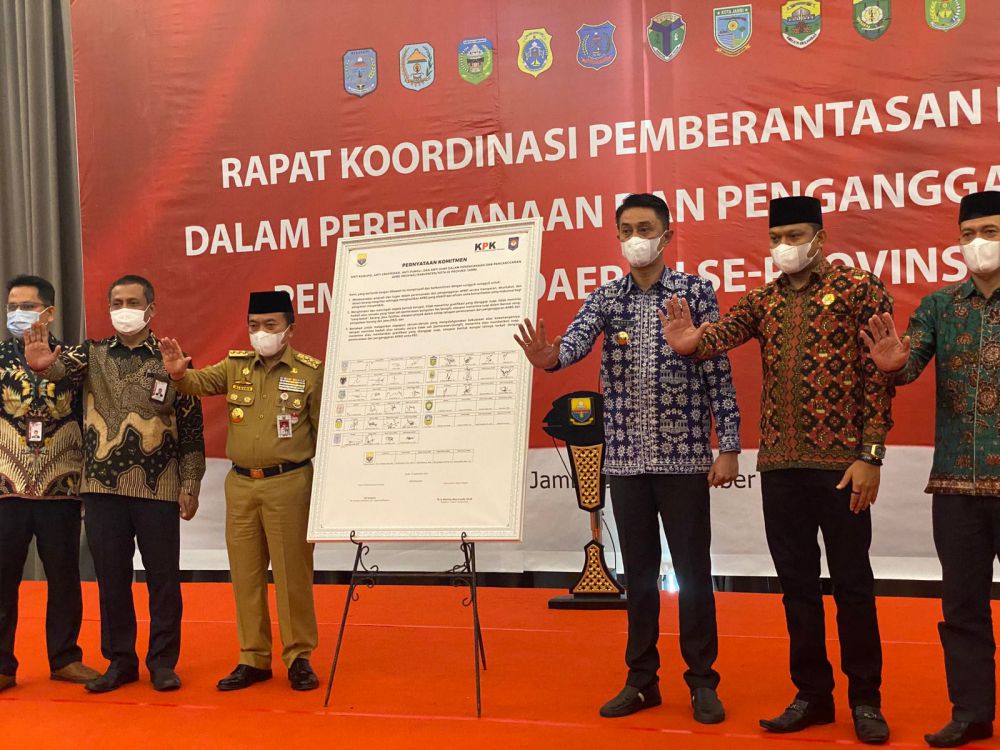 Penjabat (Pj) Bupati Muaro Jambi Bachyuni Deliansyah menghadiri rapat bersama KPK.
