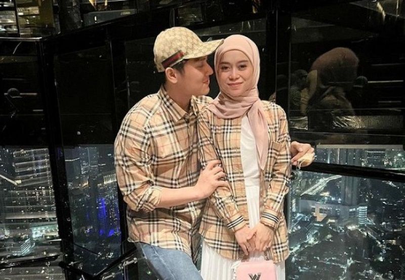 Pasangan Suami Istri Rizky Billar (Kiri) dan Lesti Kejora.