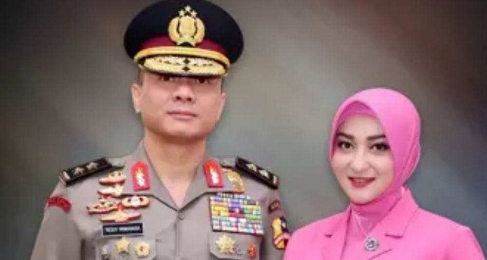 Irjen Teddy Minahasa Putra bersama istri.