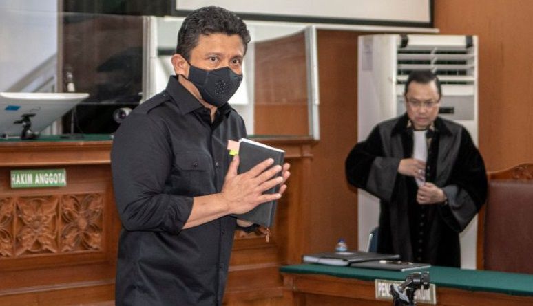 Terdakwa kasus pembunuhan Brigadir Nopriansyah Yosua Hutabarat (Brigadir J), Ferdy Sambo, memasuki ruangan untuk menjalani sidang lanjutan dengan agenda mendengarkan keterangan saksi dari Jaksa Penuntut Umum (JPU) di Pengadilan Negeri Jakarta Selatan.