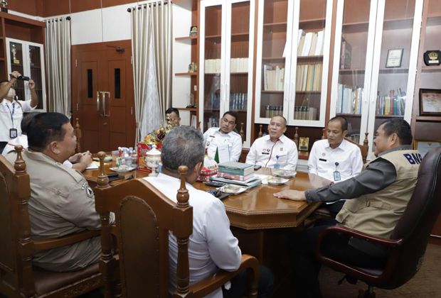 PERTEMUAN: Bupati Bungo mengadakan pertemuan dengan pihak kantor imigrasi Jambi.