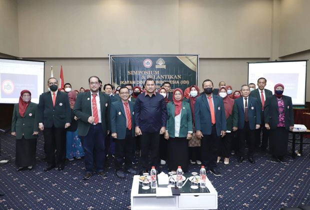 MENGHADIRI : Bupati Bungo H. Mashuri menghadiri pengukuhan pengurus IDI Bungo periode 2022-2025.