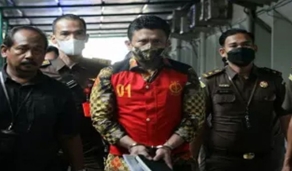 Terdakwa Ferdy Sambo mengajukan pembelaan atau eksepsi dari dakwaan Jaksa Penuntut Umum (JPU) dalam kasus pembunuhan berencana Brigadir Nofriansyah Yosua Hutabarat alias Brigadir J. Tim kuasa hukum meminta jaksa membebaskan Sambo dari segala dakwaan. 