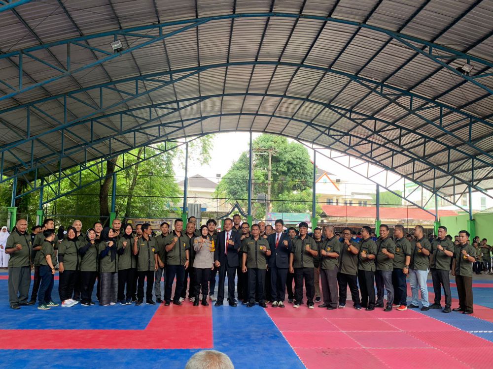 Pengurus FORKI Provinsi Jambi foto bersama usai pelantikan.
