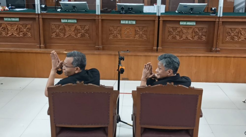 Hendra Kurniawan dan Agus Nurpatria menjalani sidang lanjutan. 