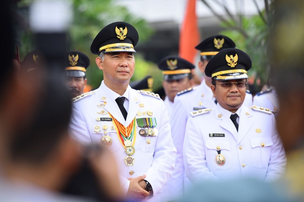 Wali Kota Jambi Syarif Fasha beserta wakilnya Maulana.