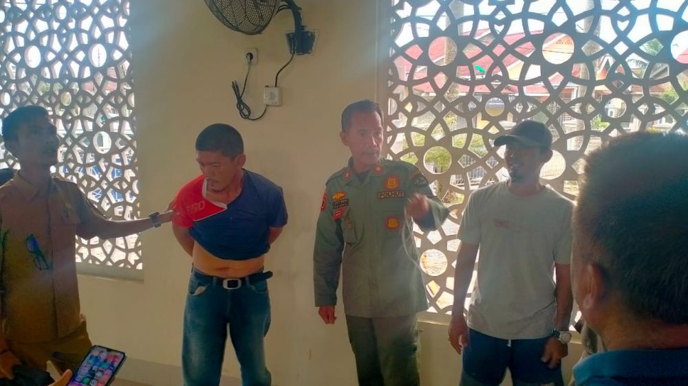 DITANGKAP: Seorang warga Jakarta ditangkap warga Bungo karena berupaya mencuri kotak amal masjid