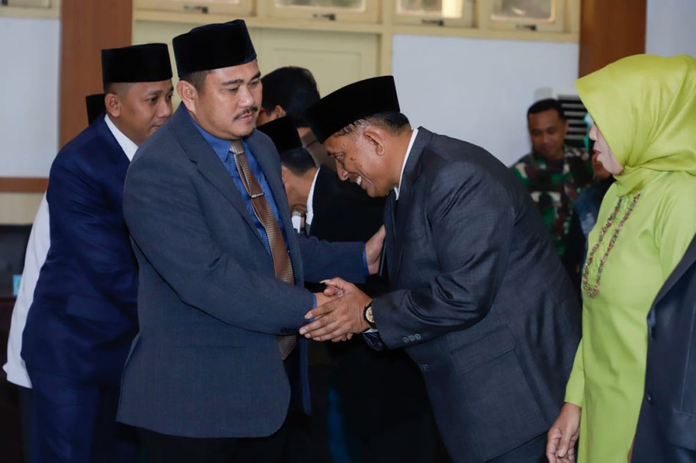 UCAPAN: Bupati Bungo H. Mashuri menyampaikan ucapan selamat kepada para pejabat eselon II yang baru dilantik

