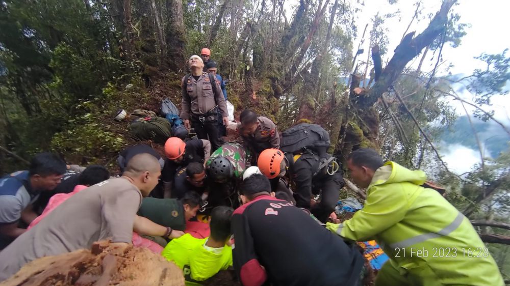 Semua Korban Helikopter Mendarat Darurat di Hutan Tamiai Kerinci Berhasil Dievakuasi.