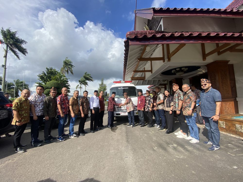 Agung Concern Donasikan Ambulans Untuk Pemprov Jambi.
