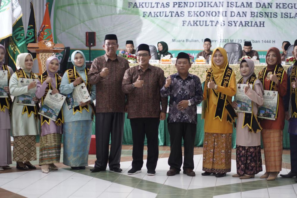 Yudisium ke V IAI Nusantara Batanghari Suskes