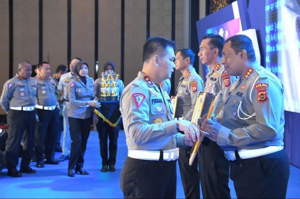 Polda Jambi Mendapat Penghargaan Penurunan Angka Kecelakaan Terendah Se-Indonesia