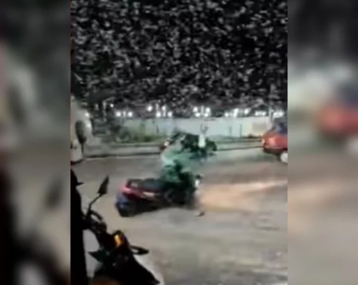 Viral di media sosial, fenomena laron di Magelang, Jawa Tengah mengganggu aktivitas warga sekitar hingga pengguna jalan