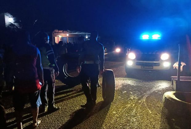 BLOKIR: Kapolres berdiskusi dengan perwakilan sopir batu bara di Desa Rengkiling, Kecamatan Mandiangin, Kecamatan Mandiangin, Kabupaten Sarolangun, pada Rabu (29/3/2022) lalu.