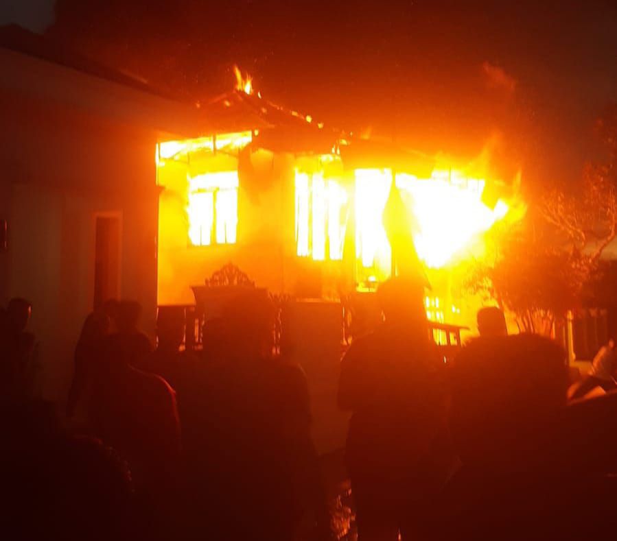 Warga Kecewa Damkar Hiang tak Datang ke lokasi Kebakaran Satu Rumah dan Dua Motor Ludes