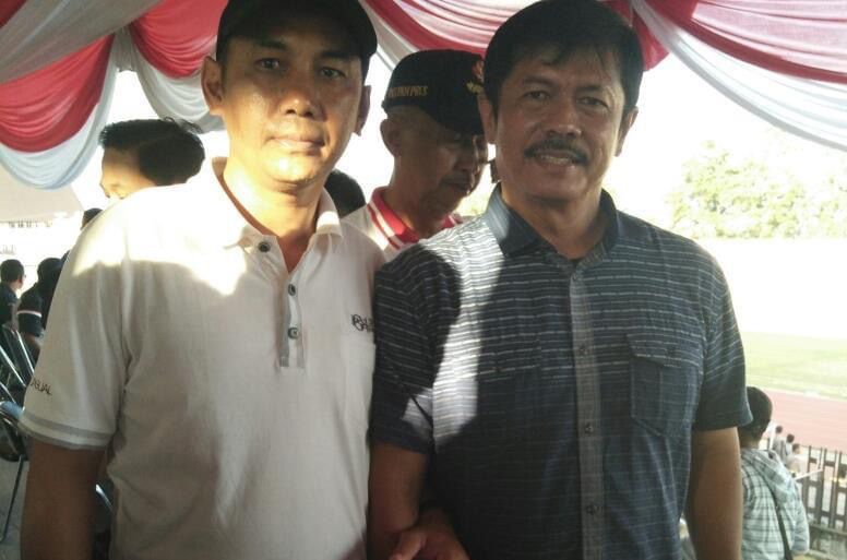 Pelatih Timnas Sea Games Indra Sjafri bersama Legenda PS Kerinci Mukhlas yang jadi Coach PS Kerinci saat Gubernur cup di Jambi pada tahun 2017. Hingga saat ini pelatih Indra Sjafri Banyak dikenal warga Kerinci