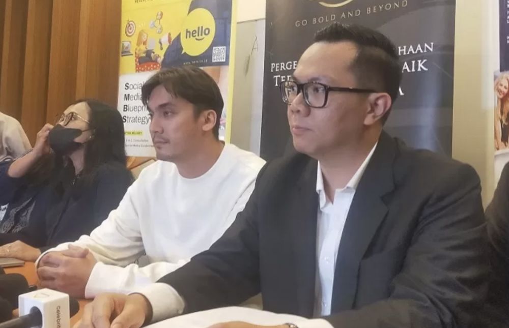 Rendy Kjaernett Tahan Tangis Minta Maaf Soal Isu Perselingkuhan dengan Syahnaz.