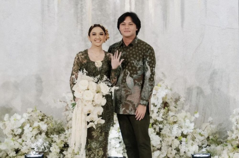 Penyanyi Rizky Febian melamar kekasihnya, Mahalini Ayu Raharja, di Jakarta, pada Minggu (7/5).